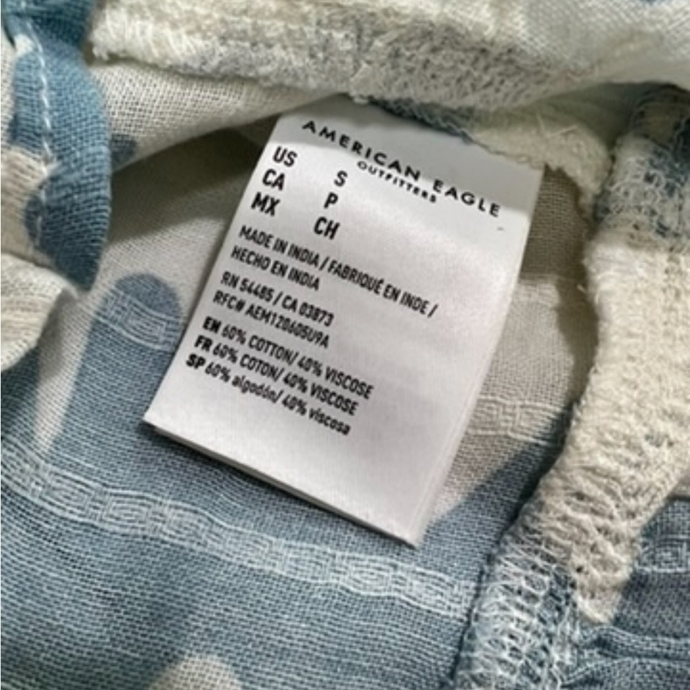 AMERICAN EAGLE Front Tie Blue Floral Crop Top! - Picture 5 of 5
